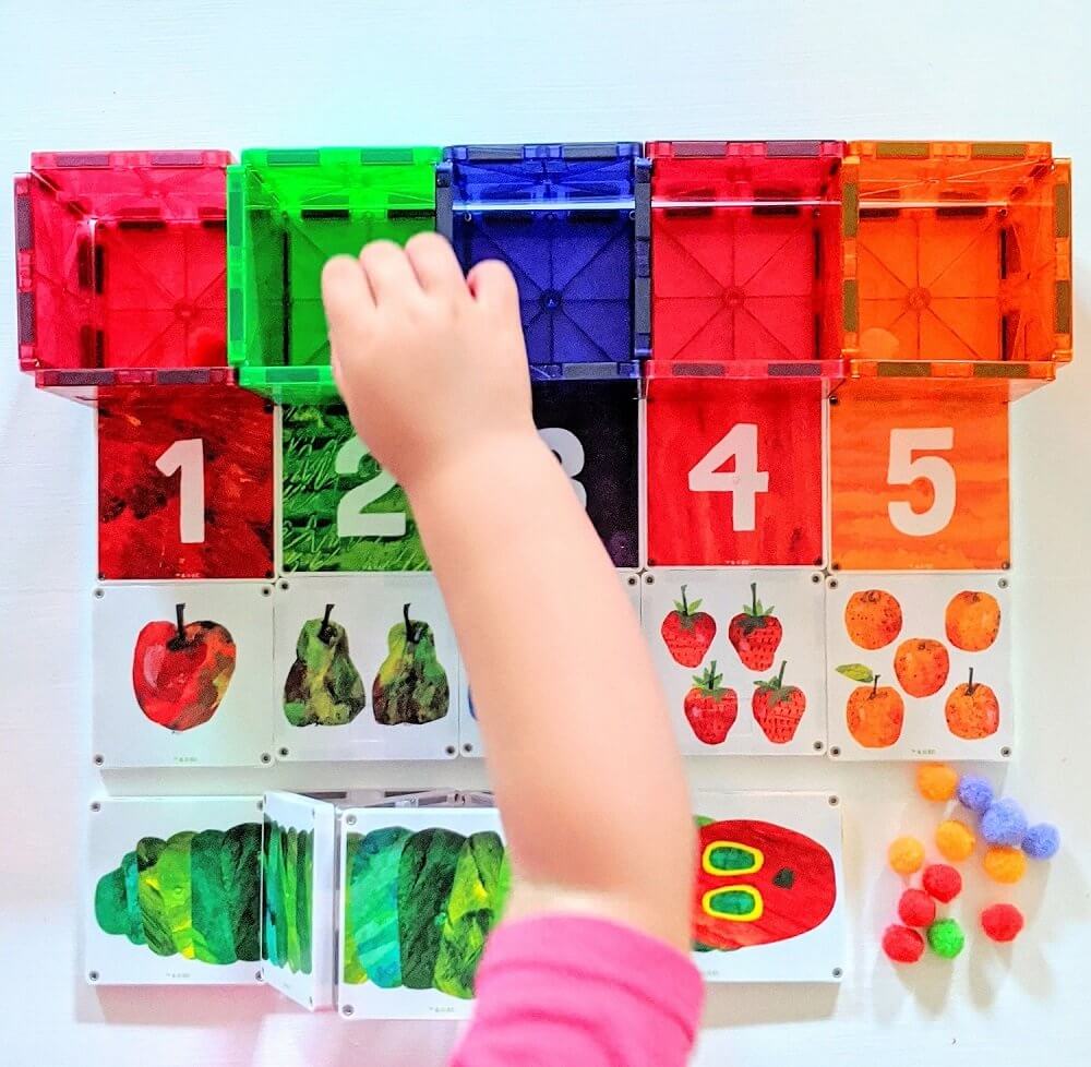 Counting game using Magna-Tiles Structures