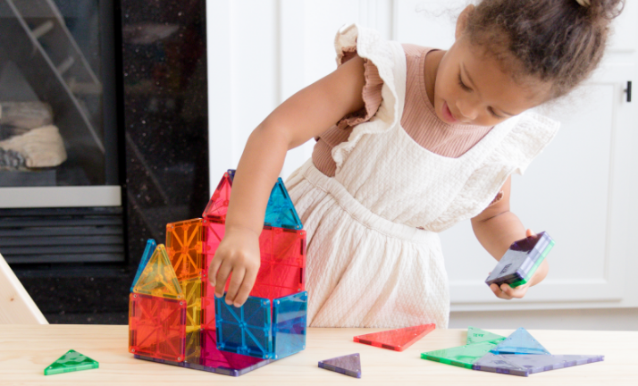 Young girl building with MAGNA-TILES® 